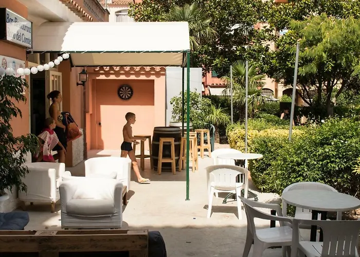 Aptos. Comte D'empuries 公寓